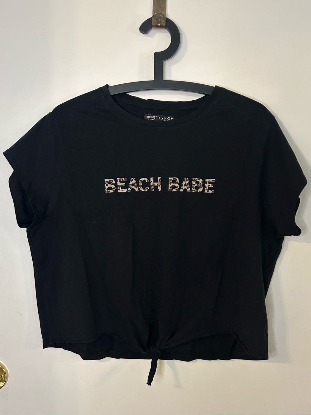 Brunette The Label x KOY Resort Women’s Black 'BEACH BABE' Crop Tee Size L